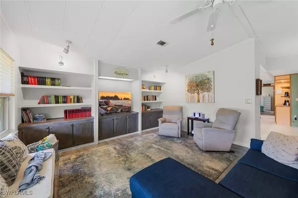 Naples, FL 34112,119 Calais CT