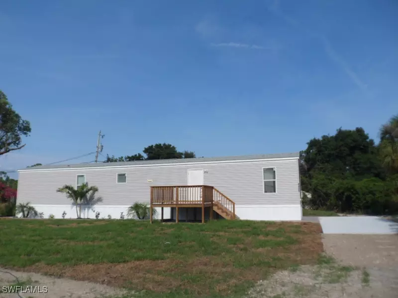 8405 Ebson DR, North Fort Myers, FL 33917