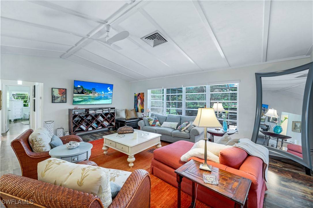 Marco Island, FL 34145,1382 Jamaica RD