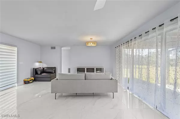 Cape Coral, FL 33904,5234 Sunnybrook CT