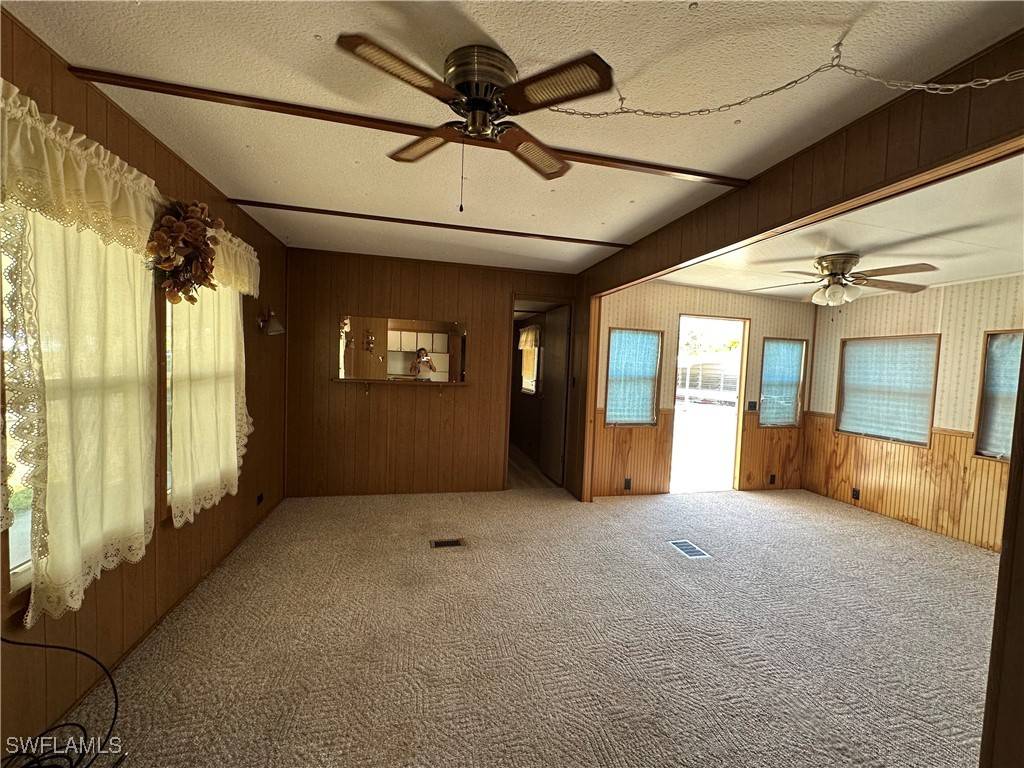 North Fort Myers, FL 33917,140 Lamplighter LN