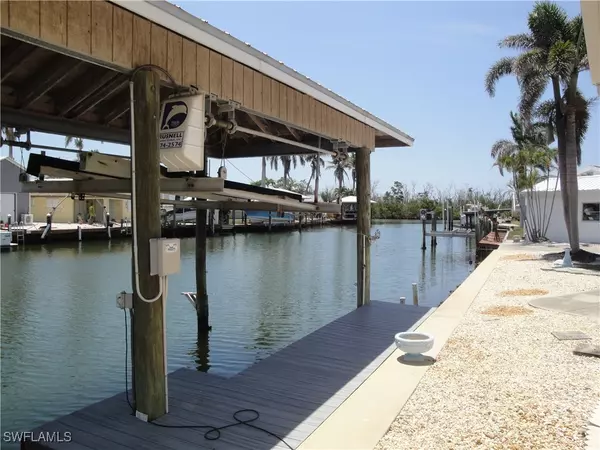3891 Cruz DR, St James City, FL 33956