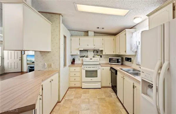 North Fort Myers, FL 33903,518 Misty LN