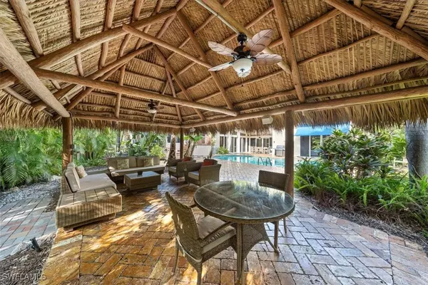 Naples, FL 34102,210 Central AVE
