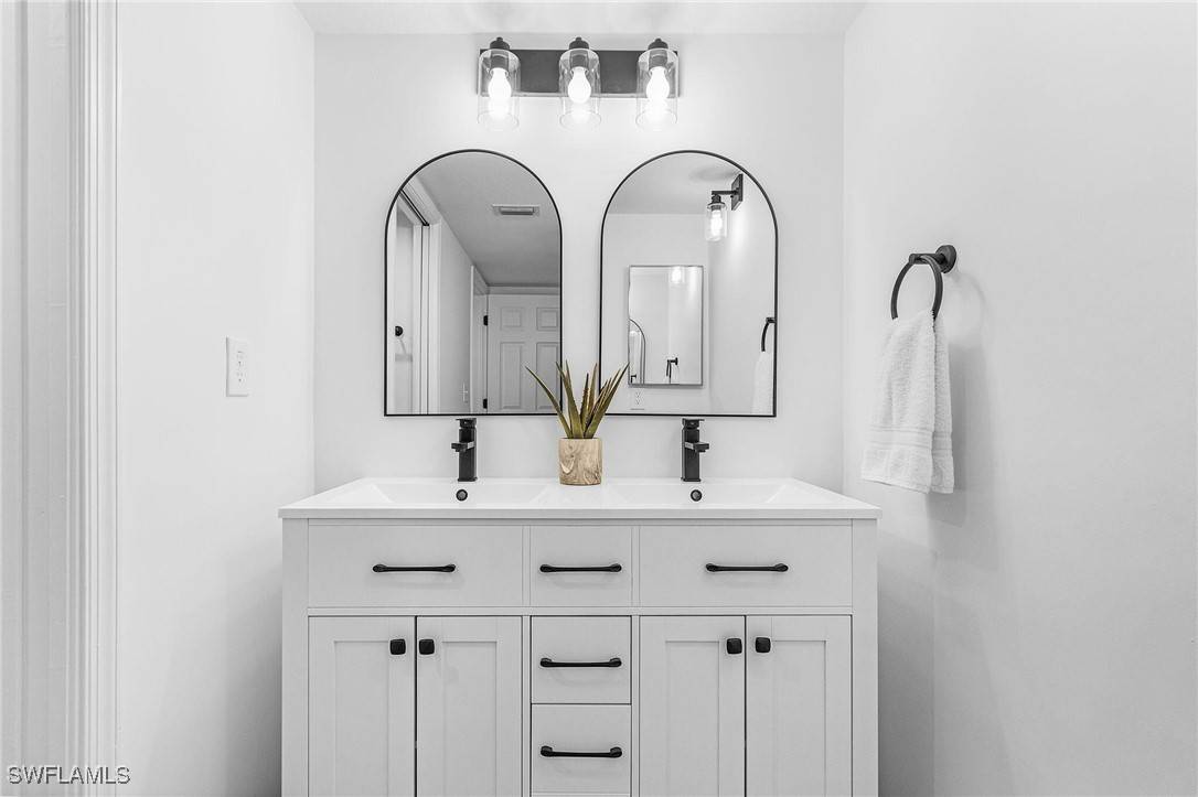 Fort Myers, FL 33907,5865 Trailwinds DR #613