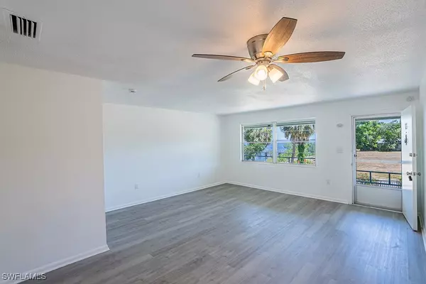 Fort Myers, FL 33916,3225 E Riverside DR #26B