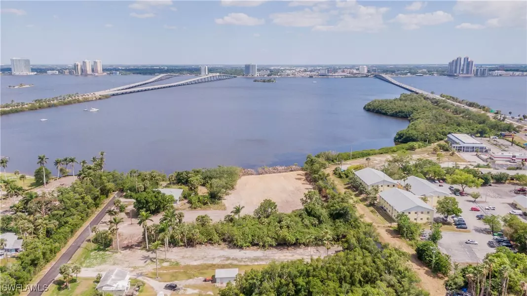 1059 River RD, North Fort Myers, FL 33903