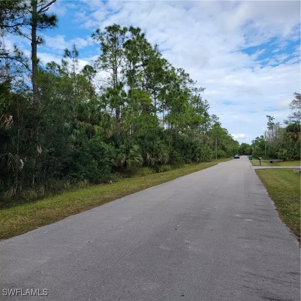 2nd St NE, Naples, FL 34120