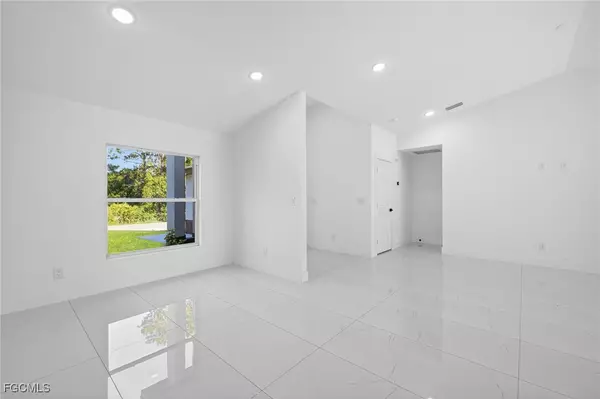 Lehigh Acres, FL 33972,1108 Henry AVE
