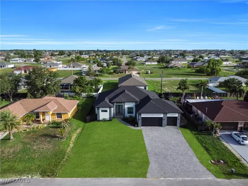 30 NE 11th LN, Cape Coral, FL 33909