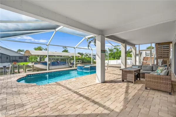 Fort Myers Beach, FL 33931,320 Madison CT