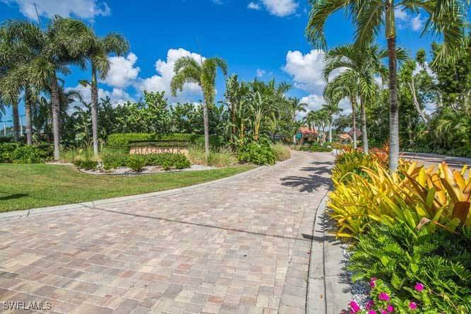 592 Beachwalk CIR #N-304, Naples, FL 34108