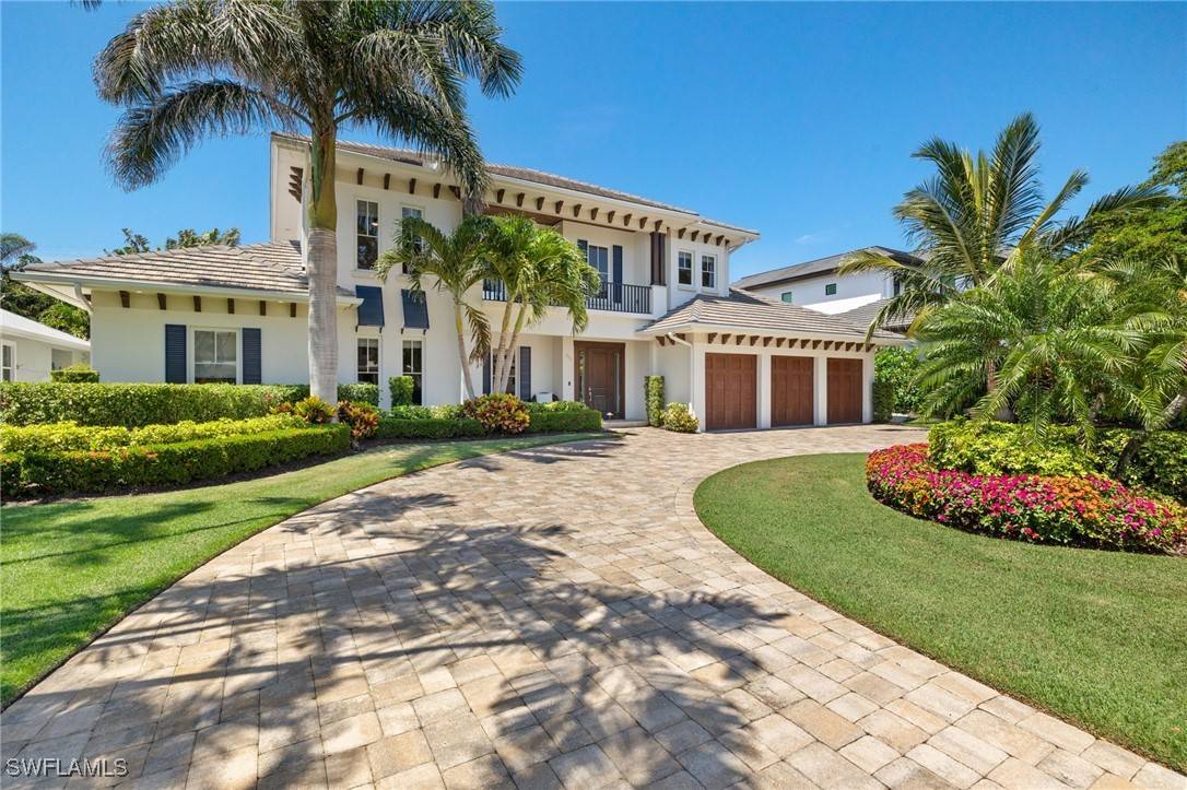 655 7TH AVE N, Naples, FL 34102
