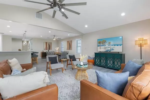 Naples, FL 34103,1100 Royal Palm DR