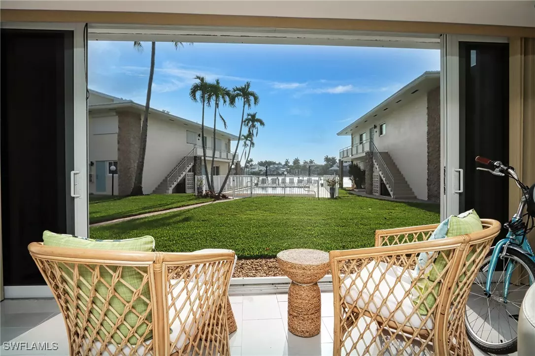 Naples, FL 34103,2500 Gulf Shore BLVD N #S6