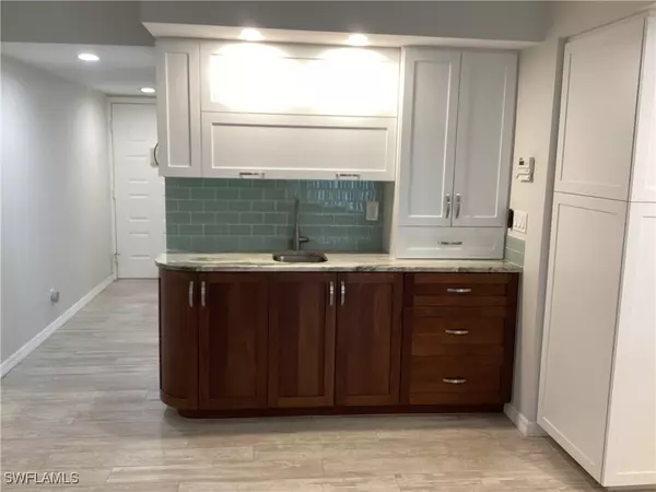 Fort Myers, FL 33907,5565 Trailwinds DR #213