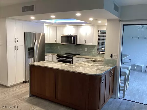 Fort Myers, FL 33907,5565 Trailwinds DR #213