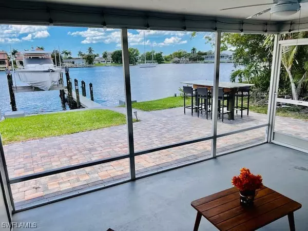 Cape Coral, FL 33904,1726 Bikini CT #R