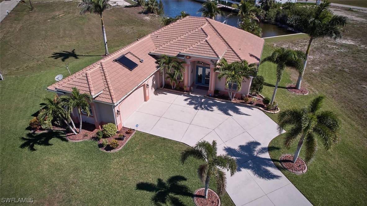 3237 Yucatan Pkwy, Cape Coral, FL 33993