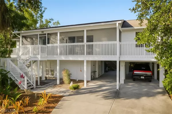 2151 ESTEY AVE, Naples, FL 34104