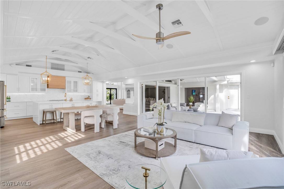 645 Park Shore DR, Naples, FL 34103