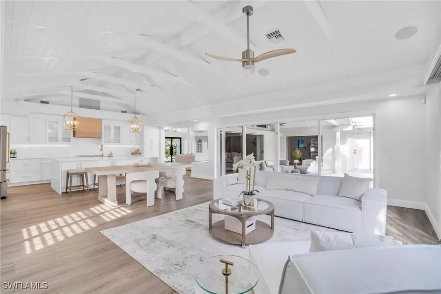 645 Park Shore DR, Naples, FL 34103