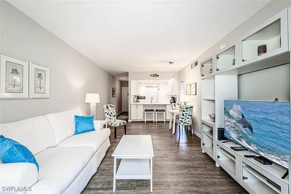 Marco Island, FL 34145,20 Greenbrier ST #3-105