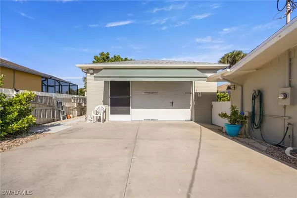 Cape Coral, FL 33904,5128 York CT