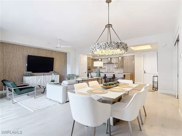 Naples, FL 34102,1125 Central AVE #462