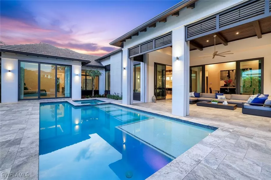 541 Whispering Pine CT, Naples, FL 34103