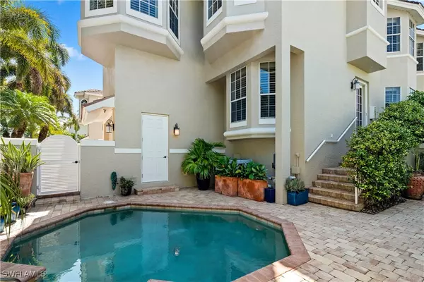 Naples, FL 34102,838 9th AVE S