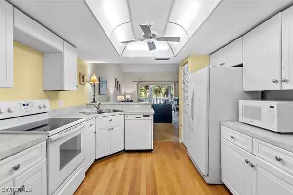 Naples, FL 34110,664 Wiggins Bay DR