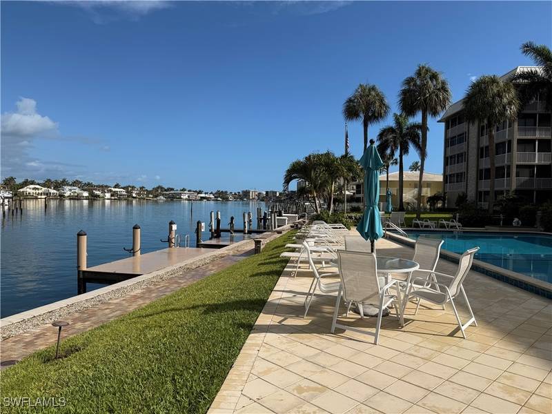 2880 Gulf Shore BLVD N #404, Naples, FL 34103