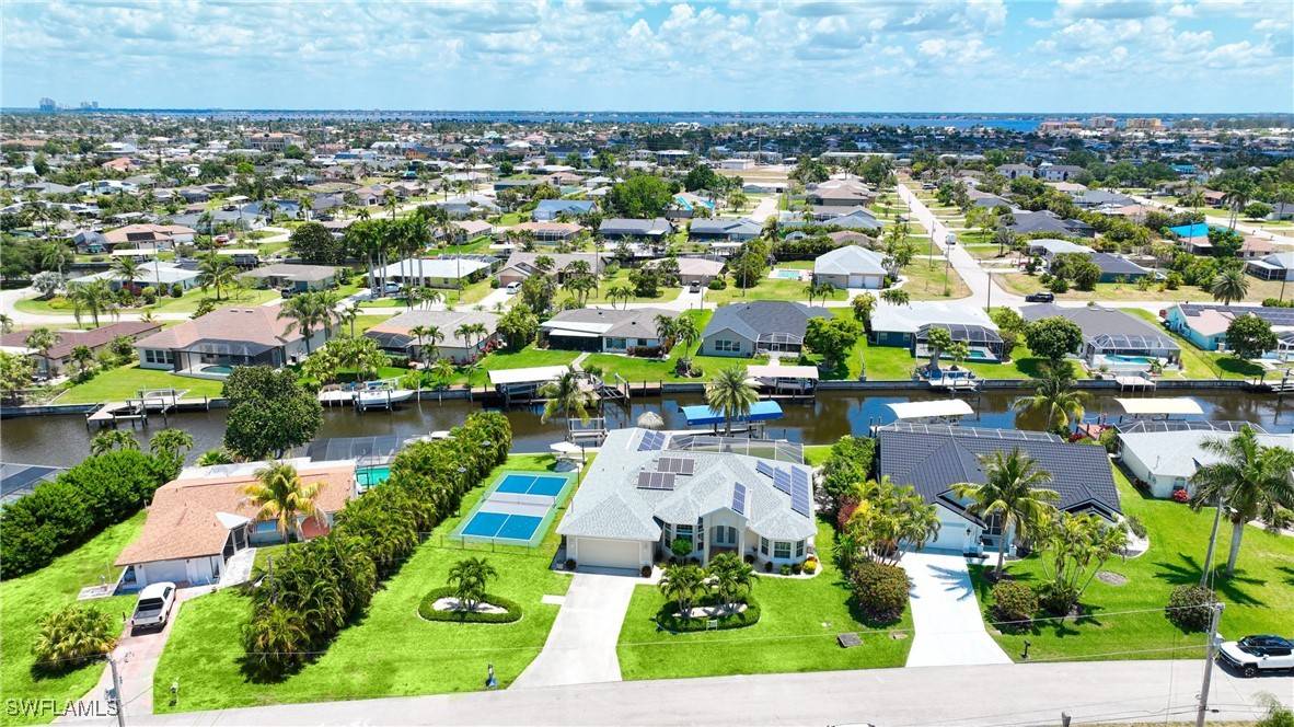 3823 SE 12th PL, Cape Coral, FL 33904