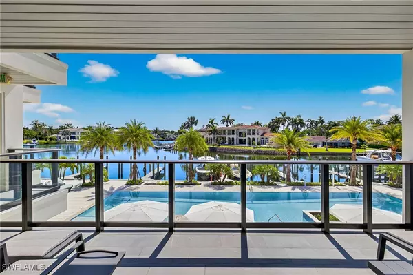 Naples, FL 34102,1820 Gulf Shore BLVD N #202