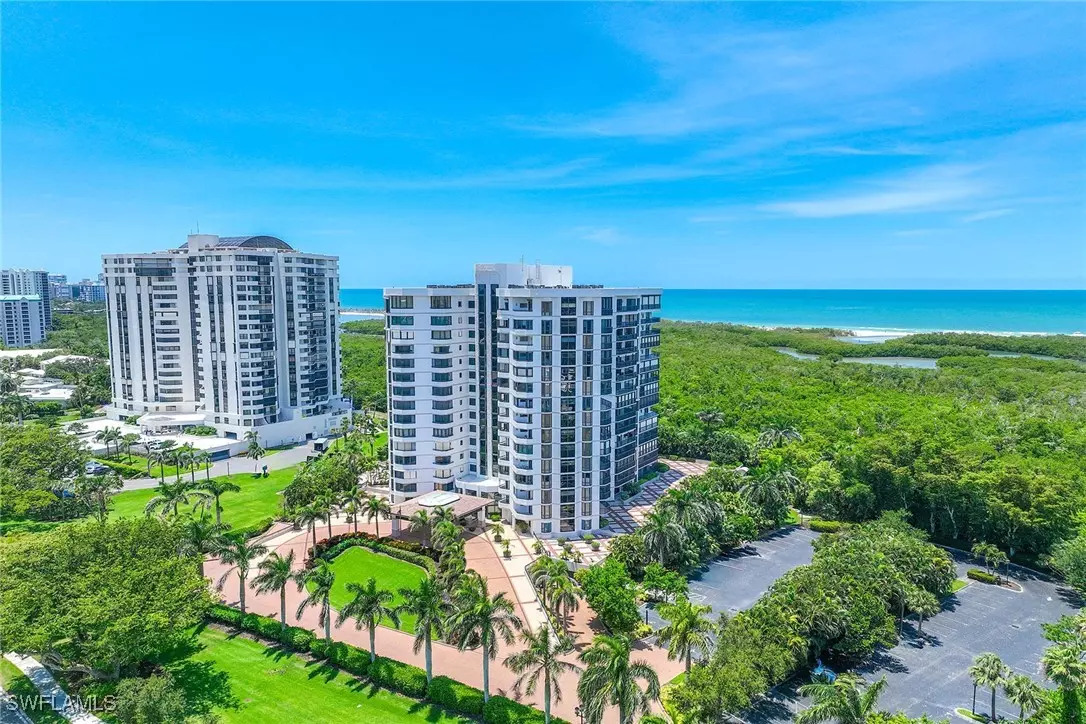 Naples, FL 34108,6075 Pelican Bay BLVD #906