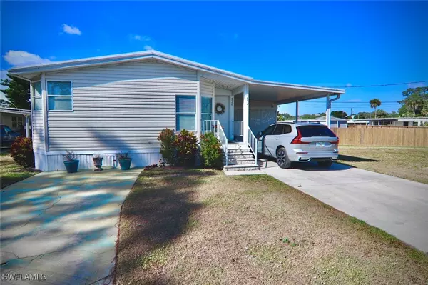 North Fort Myers, FL 33917,138 Lantern LN