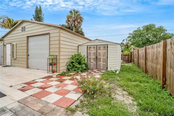 Naples, FL 34112,4617 Lombardy LN