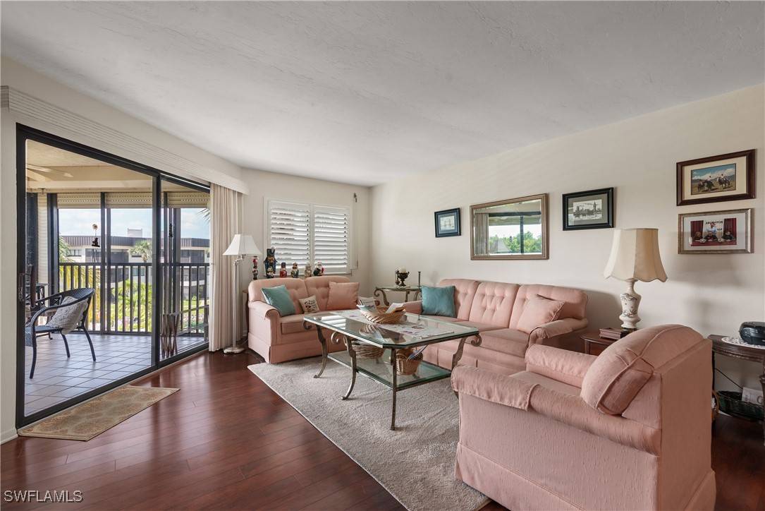Fort Myers, FL 33919,6979 Winkler RD #135
