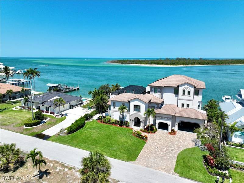26 Dolphin CIR, Naples, FL 34113