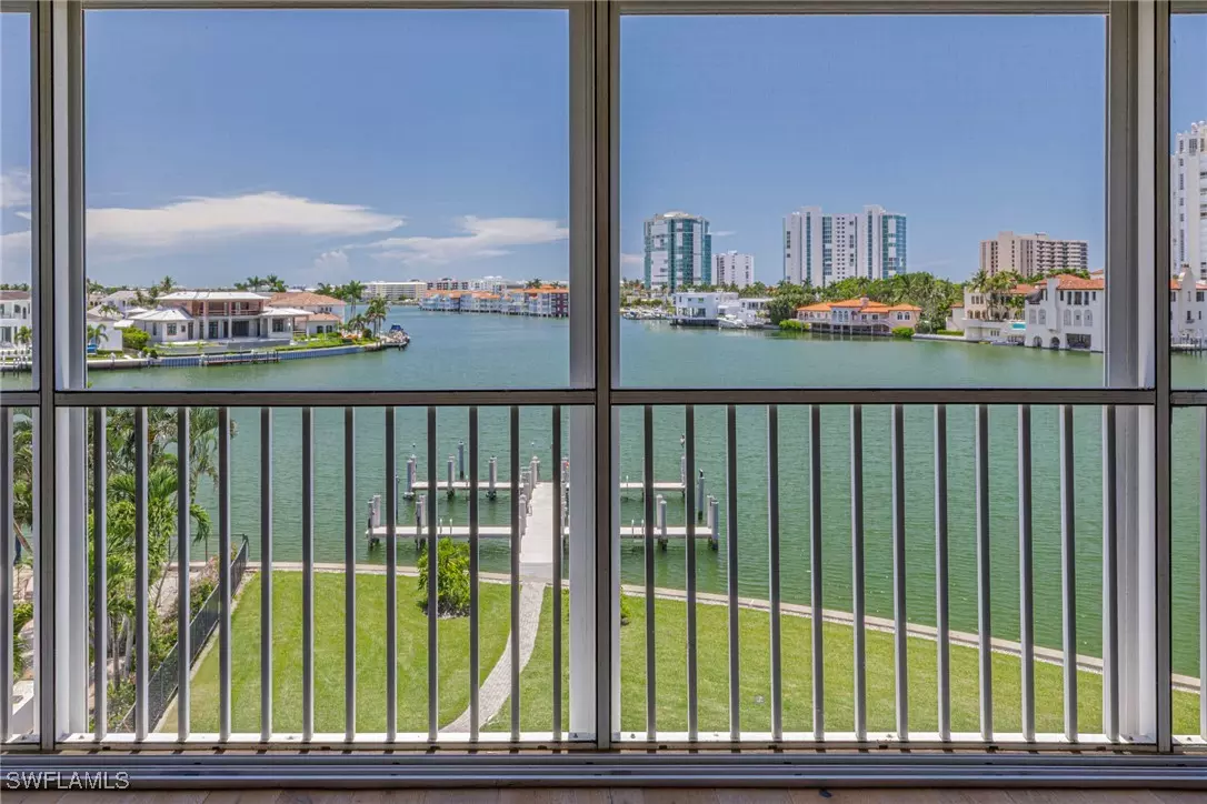 Naples, FL 34103,250 Park Shore DR #302