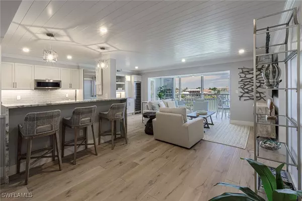 Naples, FL 34103,250 Park Shore DR #302