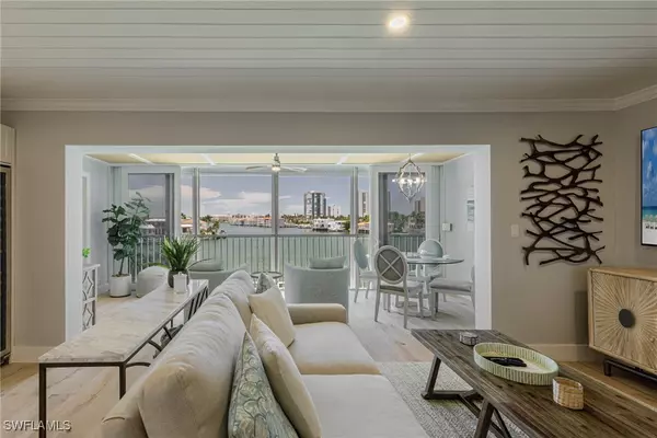 Naples, FL 34103,250 Park Shore DR #302
