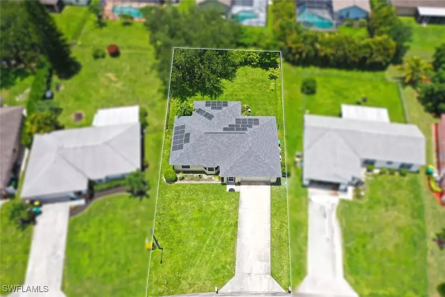 725 Grove DR, Naples, FL 34120
