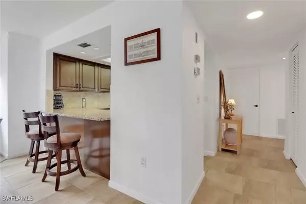4604 Flagship DR #406, Fort Myers, FL 33919