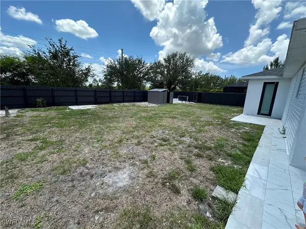 Cape Coral, FL 33991,363 SW 24th CT