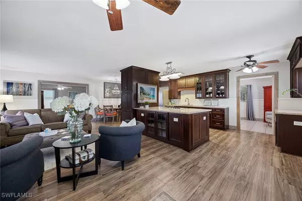 Naples, FL 34108,736 94th AVE N