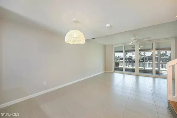 Fort Myers Beach, FL 33931,18008 San Carlos BLVD #27
