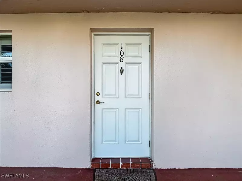 175 TURTLE LAKE CT #108, Naples, FL 34105