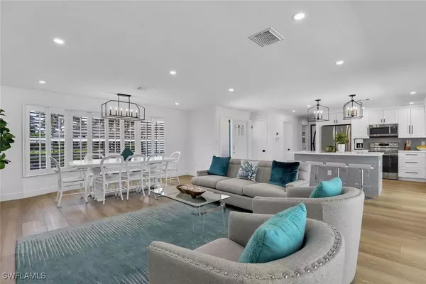 Naples, FL 34103,740 Park Shore DR